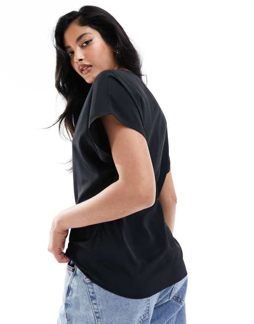 ASOS DESIGN – Czarny top z tkaniny z dekoltem w szpic, 2 z 4