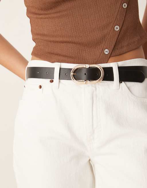 ASOS DESIGN – Czarny wąski pasek na biodra lub talię z metalową klamrą w kolorze złota