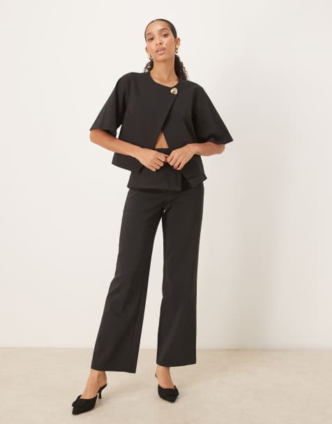 ASOS DESIGN – Czarny zestaw z zapinanym na złote guziki dopasowanym topem i spodniami z wywijaną talią - view 1