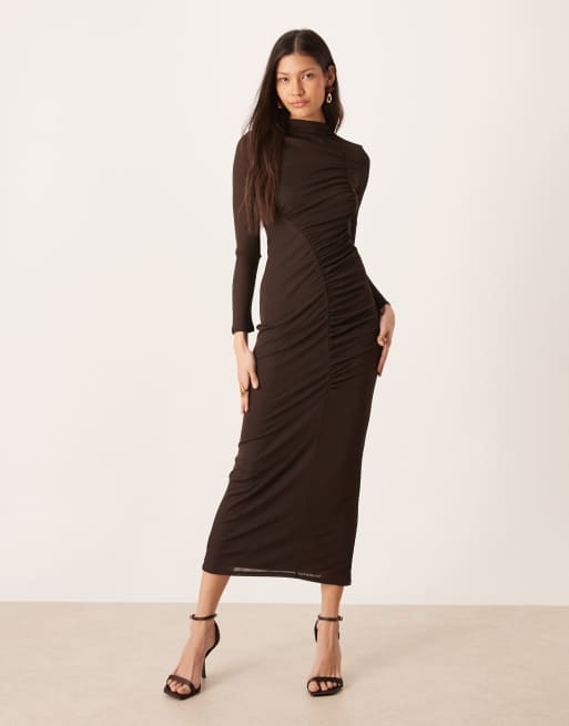 ASOS DESIGN – Czekoladowa asymetryczna sukienka midi z marszczeniami, 4 z 4