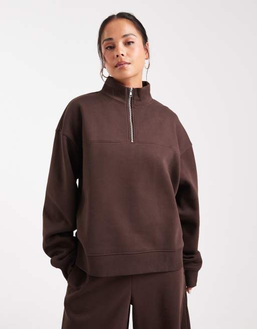 ASOS DESIGN – Czekoladowa buza ze szczotkowanym wykończeniem od spodu i zapięciem na zamek pod szyją