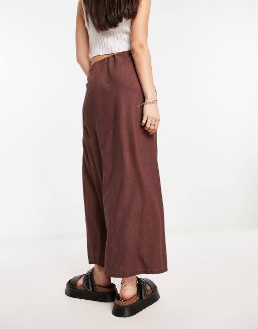 ASOS DESIGN – Czekoladowa lniana spódnica maxi z rozcięciem, 2 z 4