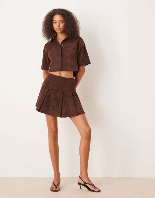 ASOS DESIGN – Czekoladowa plisowana spódnica mini z imitacji zamszu, część zestawu