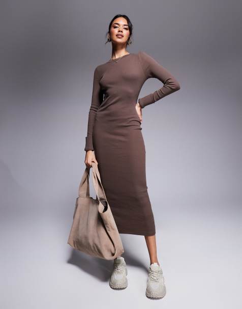ASOS DESIGN – Czekoladowa prążkowana sukienka midi z okrągłym dekoltem i wywiniętymi mankietami - view 1