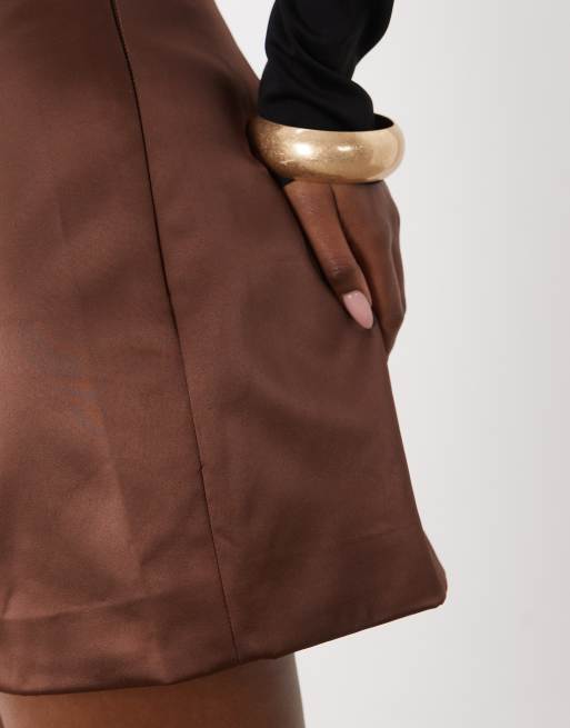 ASOS DESIGN – Czekoladowa satynowa spódnica mini, 3 z 5