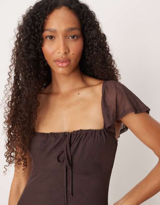 ASOS DESIGN – Czekoladowa sukienka maxi typu milkmaid z siateczki z bufkami, 2 z 4