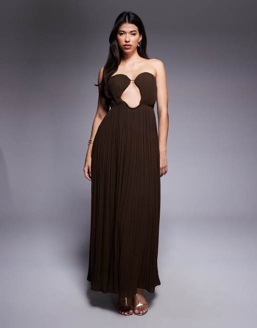 ASOS DESIGN – Czekoladowa sukienka maxi z dekoltem bandeau, wycięciem z fiszbiną i pełną spódnicą