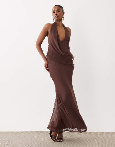 ASOS DESIGN – Czekoladowa sukienka maxi z dekoltem halter i drapowaną szarfą - view 1