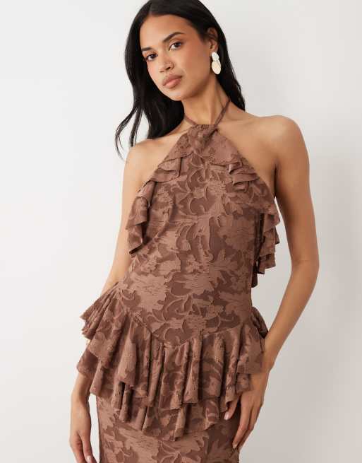 ASOS DESIGN – Czekoladowa sukienka maxi z dekoltem typu halter i falbanką we wzór devoré, 2 z 4