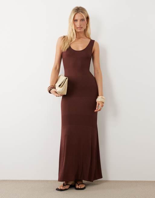 ASOS DESIGN – Czekoladowa sukienka maxi z dekoltem w kształcie litery U, 2 z 4
