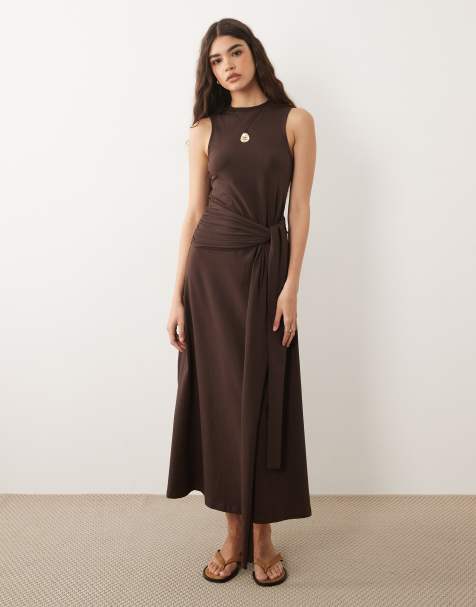 ASOS DESIGN – Czekoladowa sukienka midi bez rękawów z wiązaniem w talii - view 1