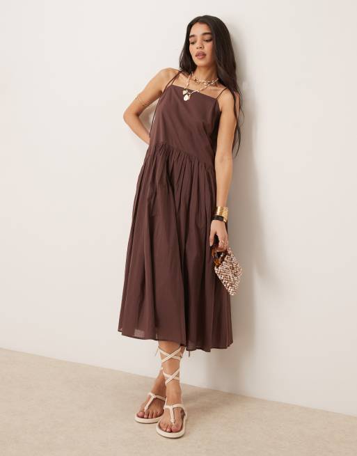 ASOS DESIGN – Czekoladowa sukienka midi z obniżoną linią talii