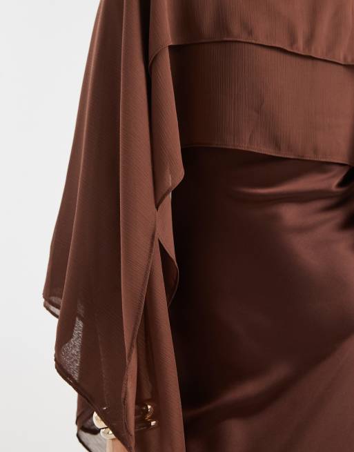 ASOS DESIGN – Czekoladowa szyfonowa sukienka maxi z pelerynką, 3 z 4