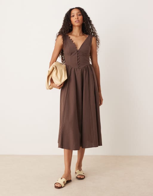 ASOS DESIGN – Czekoladowa zapinana na guziki sukienka maxi z dekoltem w szpic i obniżoną talią