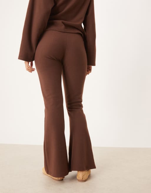 ASOS DESIGN – Czekoladowe bardzo miękkie dzwony, część zestawu, 2 z 5