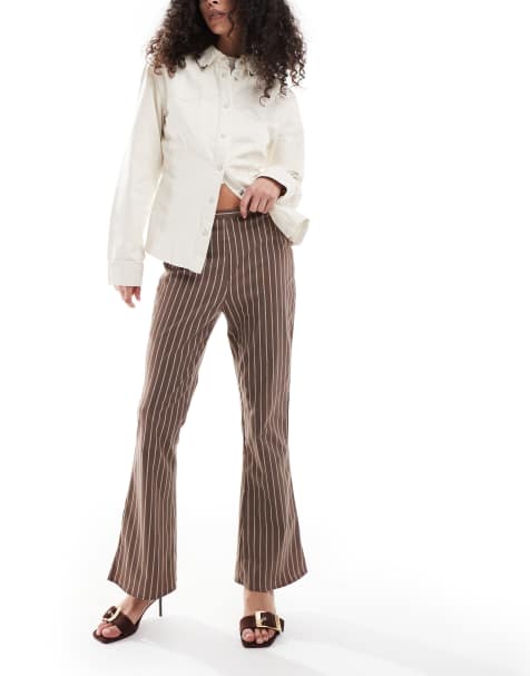 ASOS DESIGN – Czekoladowe spodnie w prążki z rozszerzanymi nogawkami - view 1