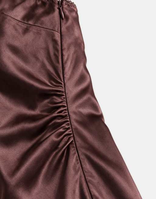 ASOS DESIGN – Czekoladowobrązowa satynowa sukienka mini na ramiączkach, 8 z 8