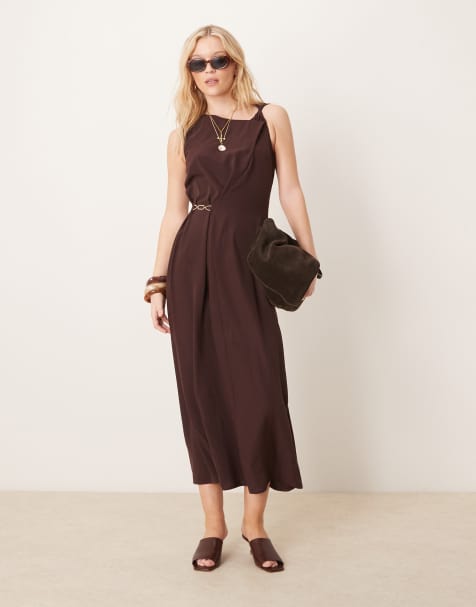 ASOS DESIGN – Czekoladowobrązowa sukienka midi ze skręconym drapowaniem i złotym detalem - view 1