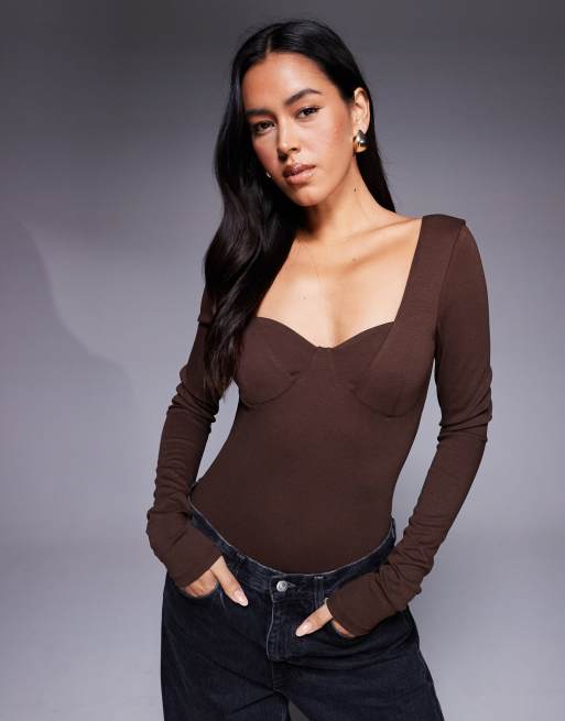 ASOS DESIGN – Czekoladowobrązowe body z dekoltem U z profilowanymi miseczkami i długimi rękawami