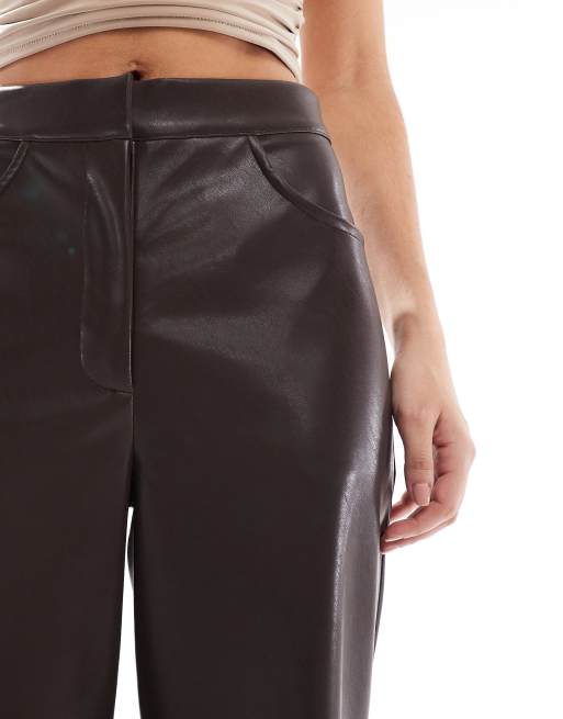 ASOS DESIGN – Czekoladowobrązowe spodnie z szerokimi nogawkami z imitacji skóry, 3 z 5