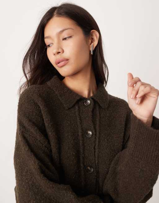 ASOS DESIGN – Czekoladowobrązowy kardigan o koszulowym kroju z tkaniny boucle z ozdobnymi przeszyciami