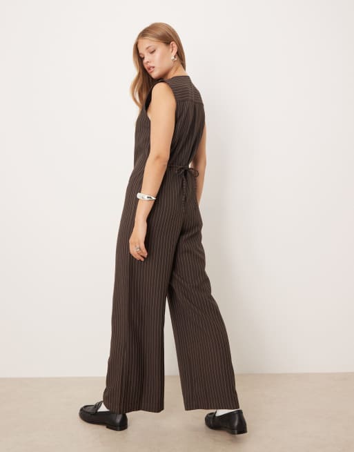 ASOS DESIGN – Czekoladowobrązowy kombinezon z dekoltem w szpic i wzorem w prążki, 3 z 4