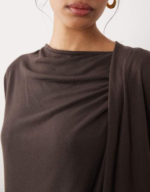 ASOS DESIGN – Czekoladowobrązowy top bez rękawów z kopertowym dekoltem, 3 z 4