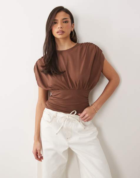 ASOS DESIGN – Czekoladowobrązowy zwężany w talii top z marszczonymi rękawami - view 1