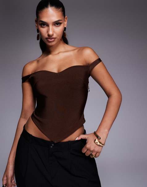ASOS DESIGN – Czekoladowy bandażowy top z odsłoniętymi ramionami i asymetrycznym dołem - view 1