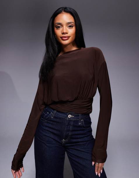 ASOS DESIGN – Czekoladowy opinający top asymetryczny na jedno ramię z długimi rękawami i zwężaną talią - view 1