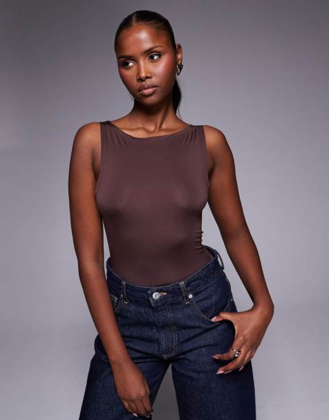 ASOS DESIGN – Czekoladowy przylegający top bez rękawów z dekoltem w łódkę - view 1