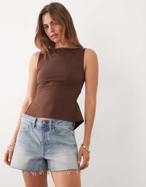 ASOS DESIGN – Czekoladowy top bez rękawów z prostym dekoltem i wiązaniem na plecach - view 1