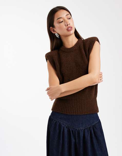 ASOS DESIGN – Czekoladowy top bez rękawów z puszystej dzianiny z poduszkami na ramionach - view 1