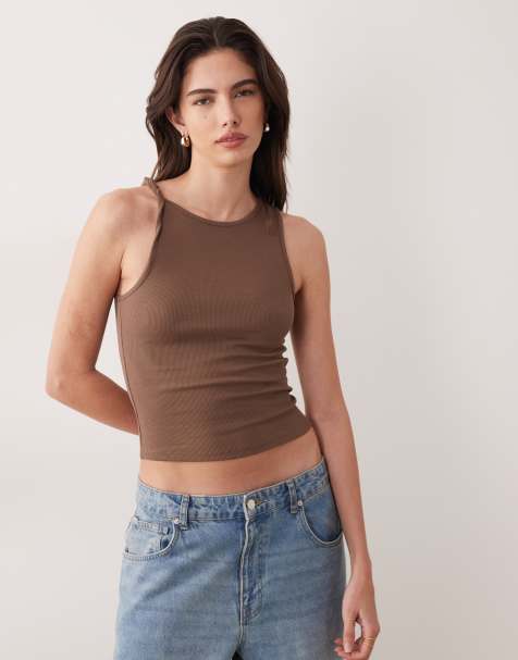 ASOS DESIGN – Czekoladowy top na ramiączkach z dekoltem w kształcie litery U i skręconym przodem - view 1