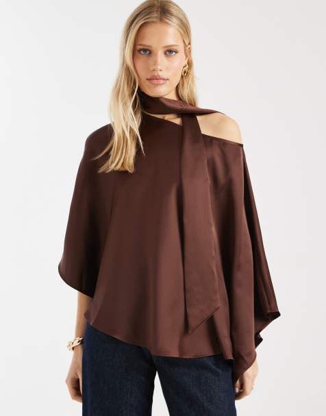 ASOS DESIGN – Czekoladowy top o fasonie pelerynki na jedno ramię z apaszką - view 1