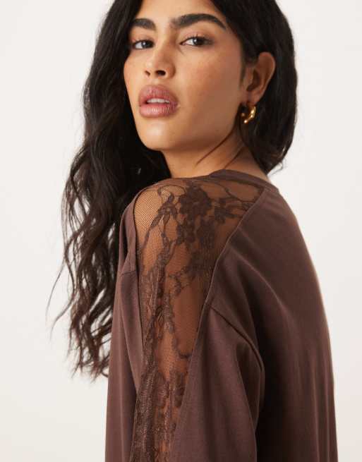 ASOS DESIGN – Czekoladowy top oversize z długimi rękawami i koronkowymi wstawkami, 4 z 4
