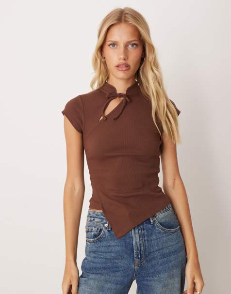 ASOS DESIGN – Czekoladowy top z asymetrycznym wycięciem z wiązaniem - view 1