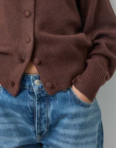 ASOS DESIGN – Czekoladowy zestaw z domieszką wełny: taliowany kardigan z okrągłym dekoltem i zakrytymi guzikami i spódnica mini - view 1