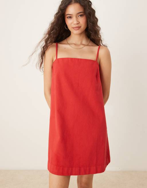 ASOS DESIGN – Czerwona jeansowa sukienka mini na ramiączkach, 4 z 4
