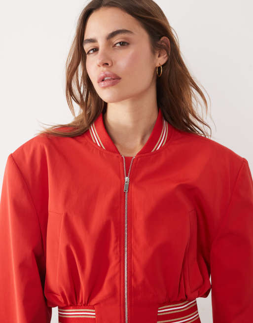 ASOS DESIGN – Czerwona krótka kurtka bomberka z poduszkami na ramionach, 2 z 4