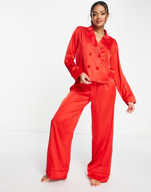 ASOS DESIGN – Czerwona satynowa piżama z aksamitnym wykończeniem: dwurzędowa koszula i spodnie