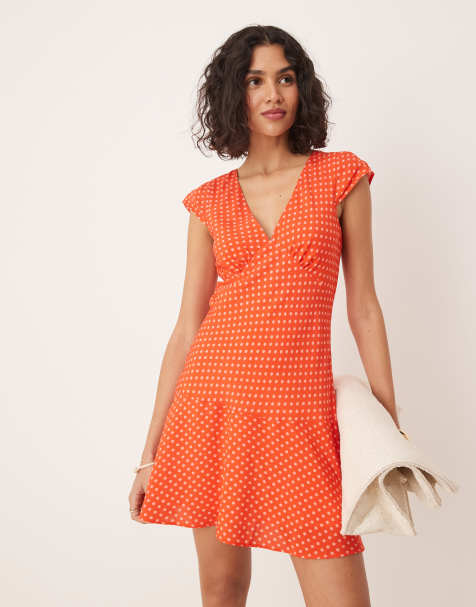 ASOS DESIGN – Czerwona sukienka mini w groszki z rozkloszowanymi rękawami i dekoltem w kształcie litery V - view 1