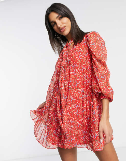 ASOS DESIGN – Czerwona trapezowa sukienka mini w kwiatowy wzór z wiązaniem pod szyją