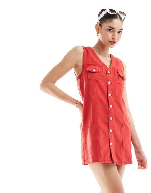 ASOS DESIGN – Czerwona zapinana na guziki sukienka jeansowa mini o kroju kamizelki