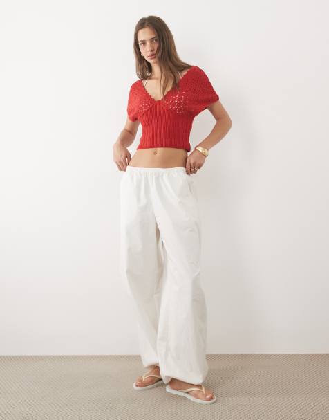 ASOS DESIGN – Czerwony dzianinowy top z głębokim dekoltem i zwężaną talią - view 1