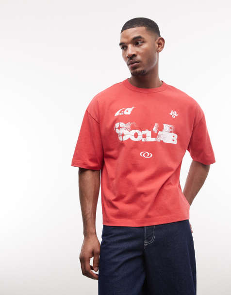 ASOS DESIGN – Czerwony gruby pudełkowy T-shirt oversize z  piłkarską grafiką i efektem sprania - view 1