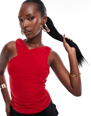 ASOS DESIGN – Czerwony przylegający top z asymetrycznym, drapowanym dekoltem