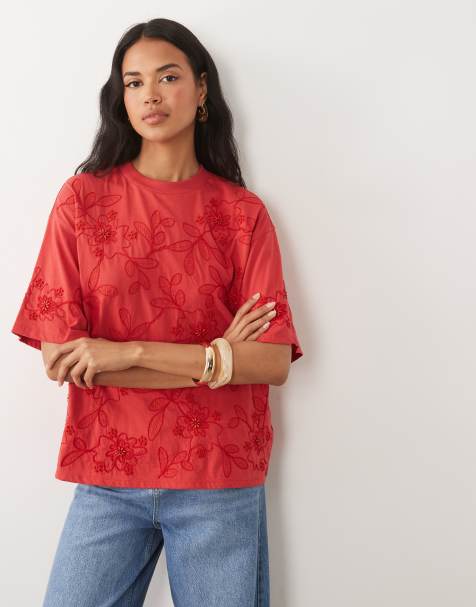 ASOS DESIGN – Czerwony T-shirt o pudełkowym kroju z kwiatami zdobionymi koralikami - view 1