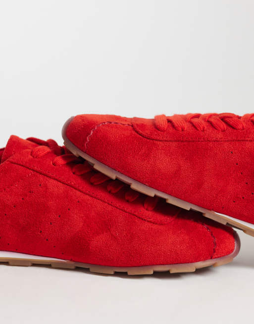 ASOS DESIGN - Dabble - Smalle sneakers van imitatiesuède met veters in rood, 3 van 5