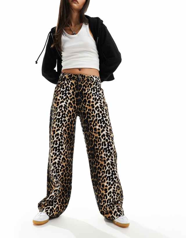 ASOS DESIGN - dad jean in leopard print